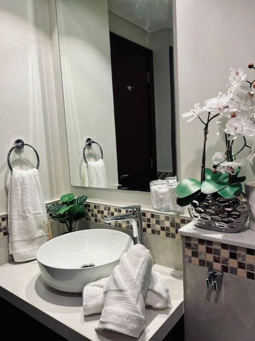 Vera Residences By Damac I 1Br Luxury Aparthotel Dubaj Zewnętrze zdjęcie